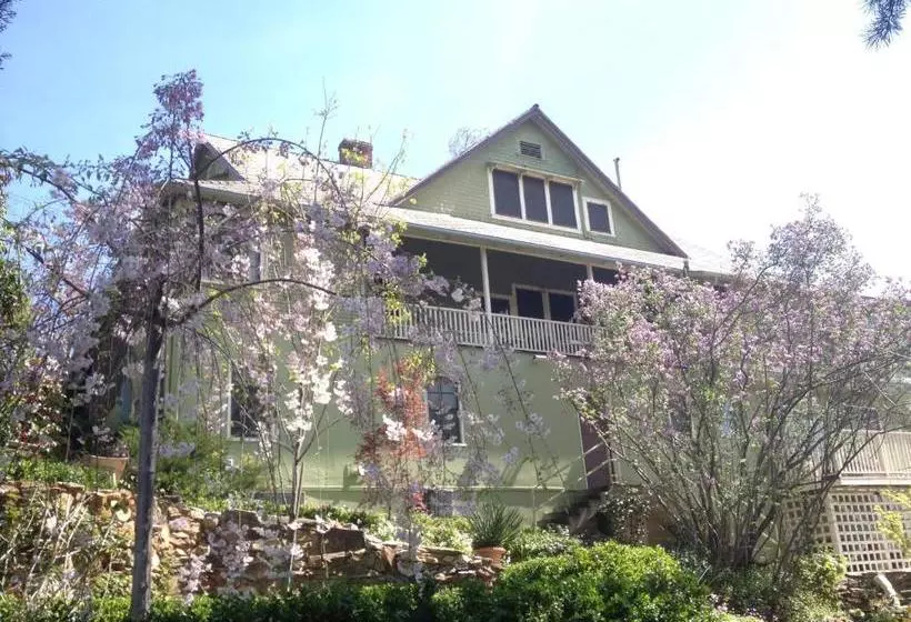 Bed and Breakfast Barretta Gardens Inn