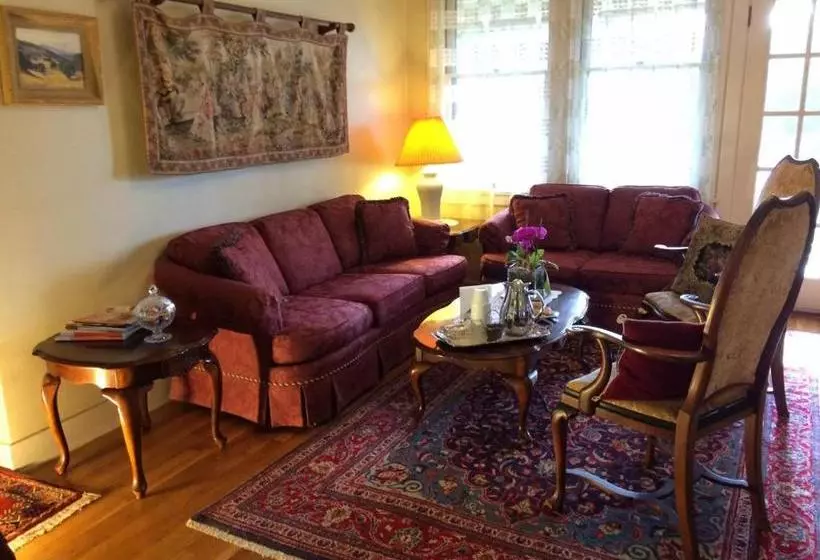 Bed and Breakfast Barretta Gardens Inn