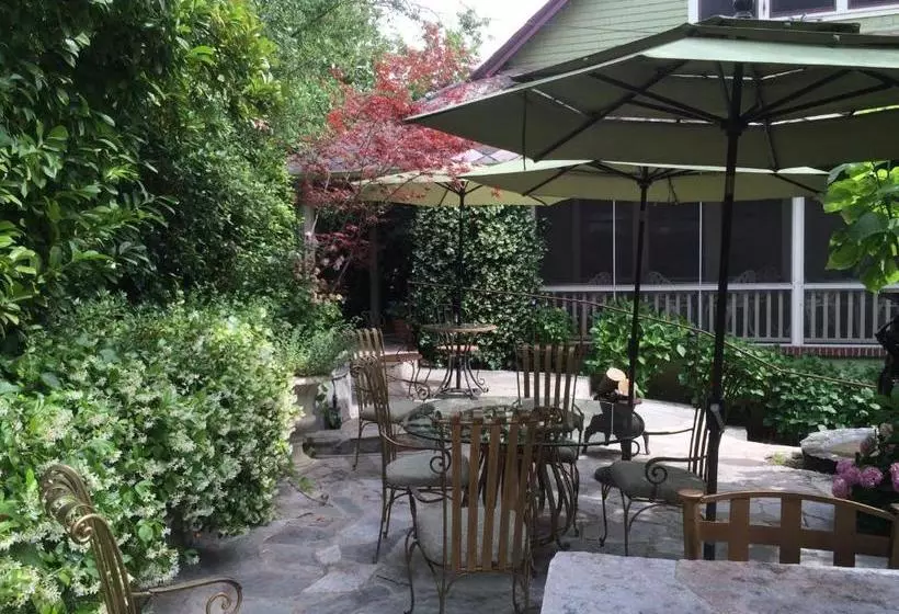 Bed and Breakfast Barretta Gardens Inn