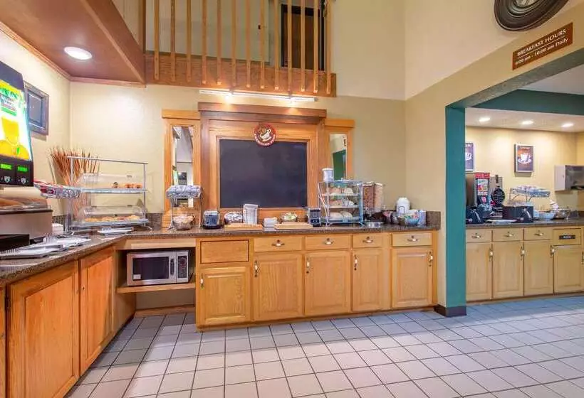 هتل Americinn By Wyndham Chippewa Falls