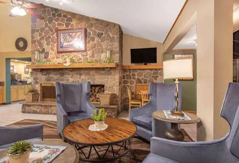 هتل Americinn By Wyndham Chippewa Falls