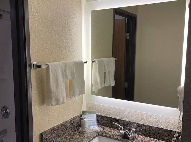 בית מלון כפרי Americinn By Wyndham Chippewa Falls