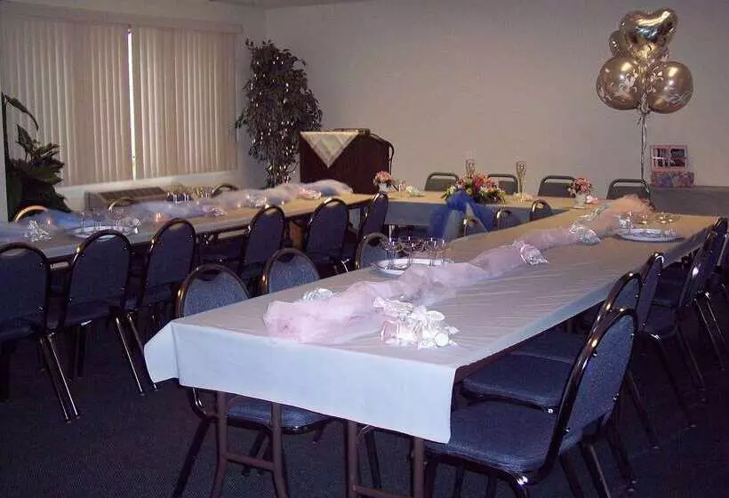 Отель Americinn By Wyndham Inver Grove Heights Minneapolis