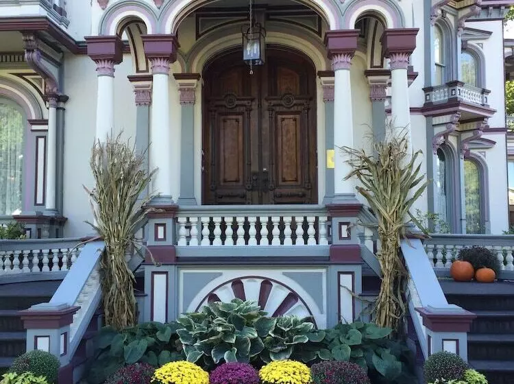 ホテル Batcheller Mansion Inn