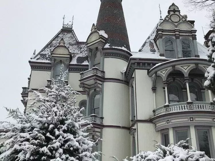 ホテル Batcheller Mansion Inn