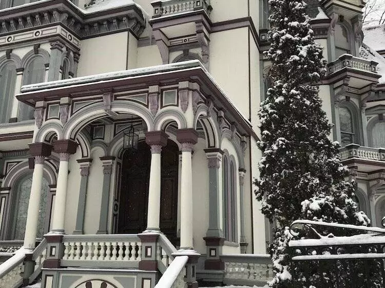 ホテル Batcheller Mansion Inn