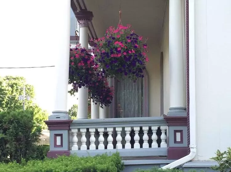 ホテル Batcheller Mansion Inn