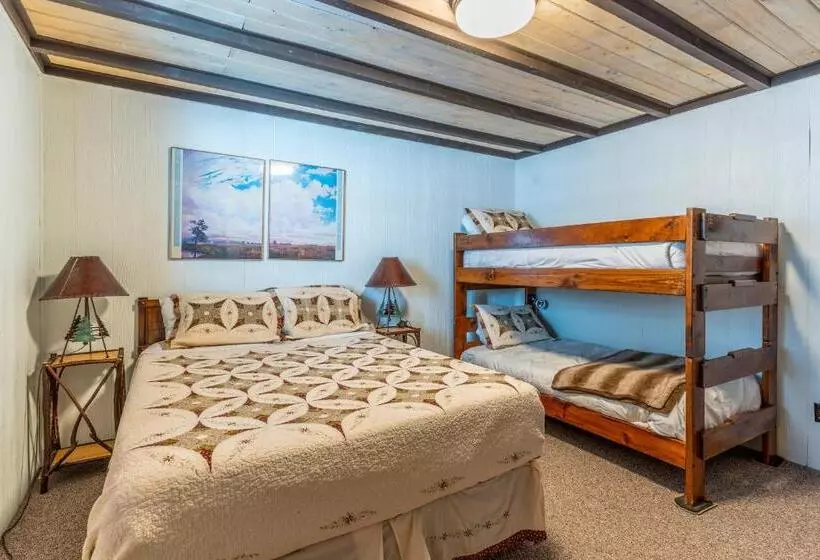 Отель Bay Point On the Lake