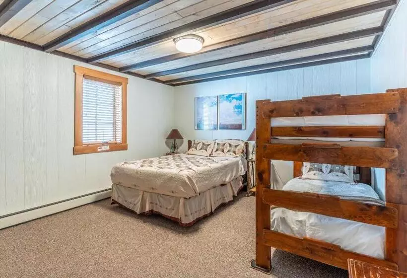 Отель Bay Point On the Lake