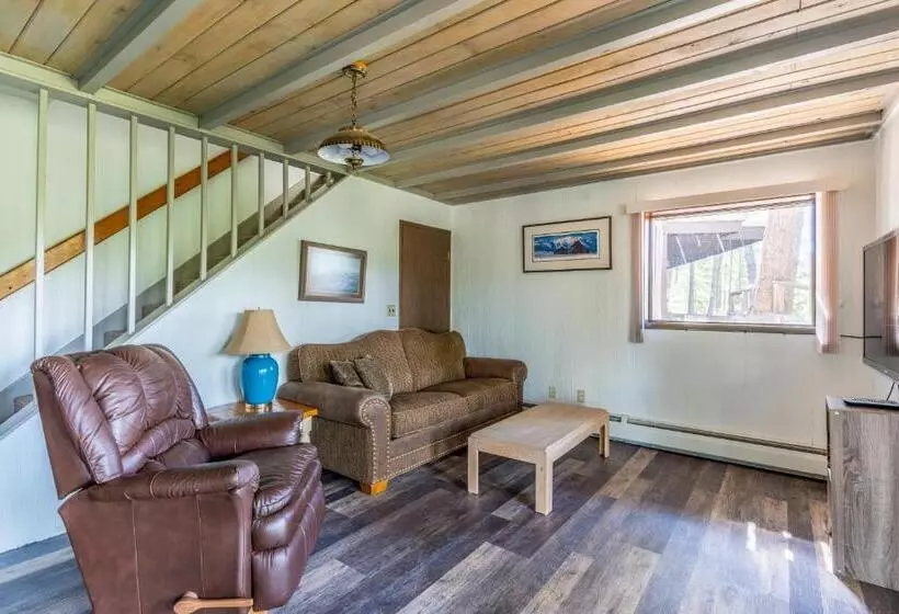 Отель Bay Point On the Lake