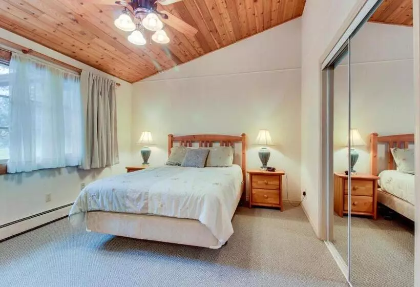 Отель Bay Point On the Lake