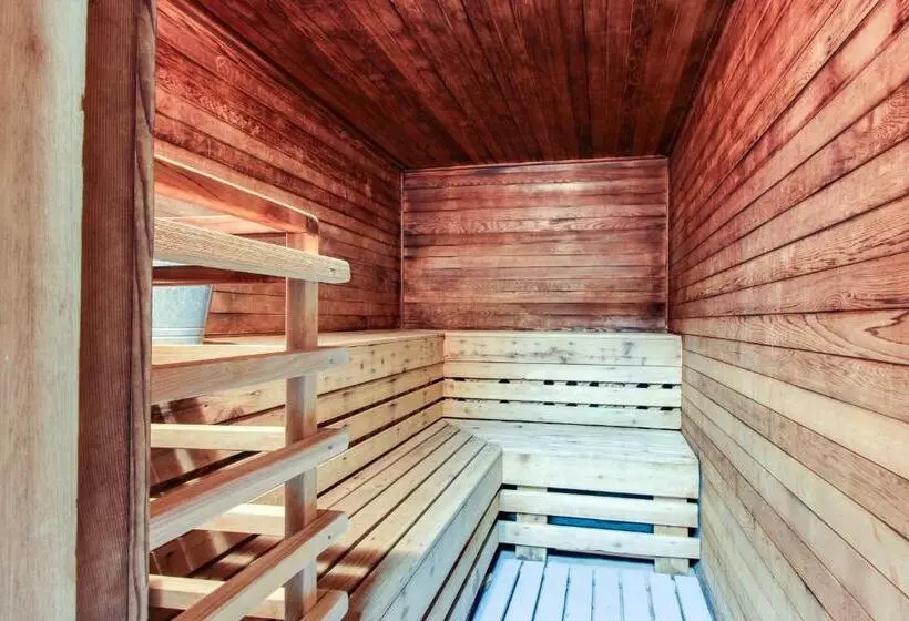 Отель Bay Point On the Lake