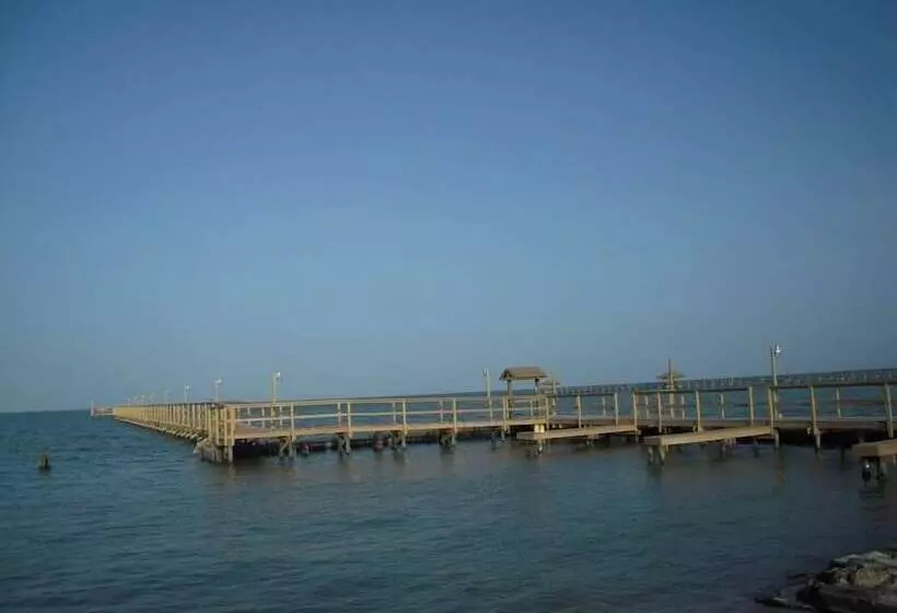 Hotelli Bayfront Cottages