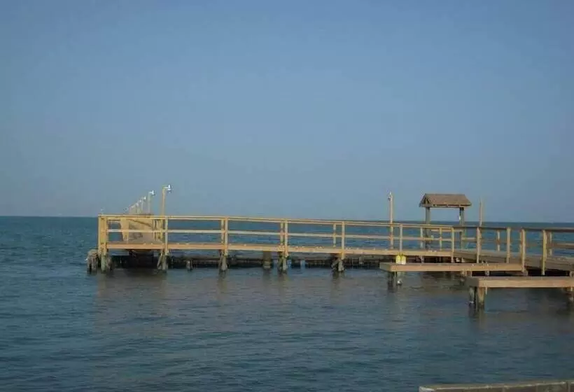 Hotelli Bayfront Cottages