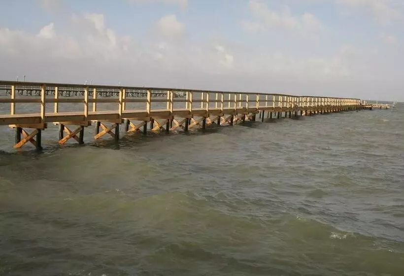 Hotelli Bayfront Cottages