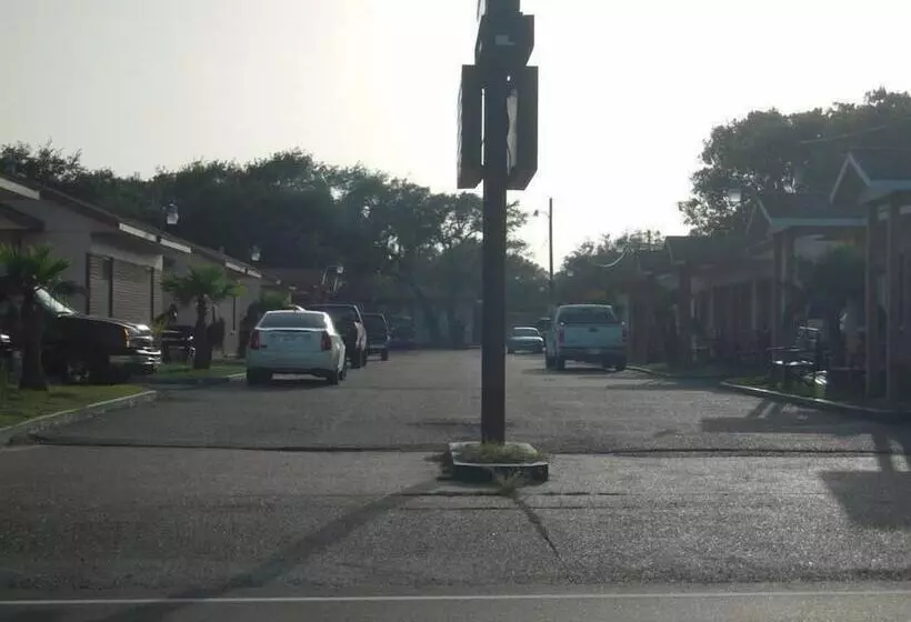 Hotelli Bayfront Cottages