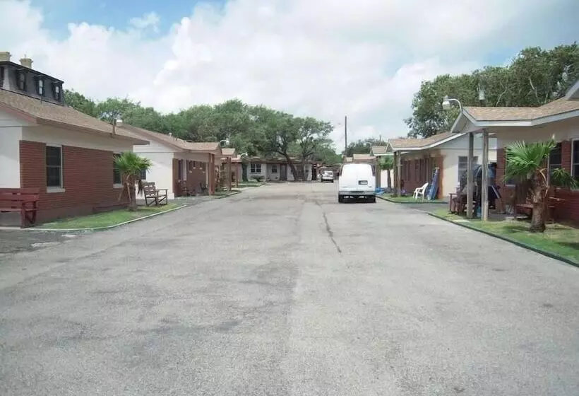 Hotelli Bayfront Cottages