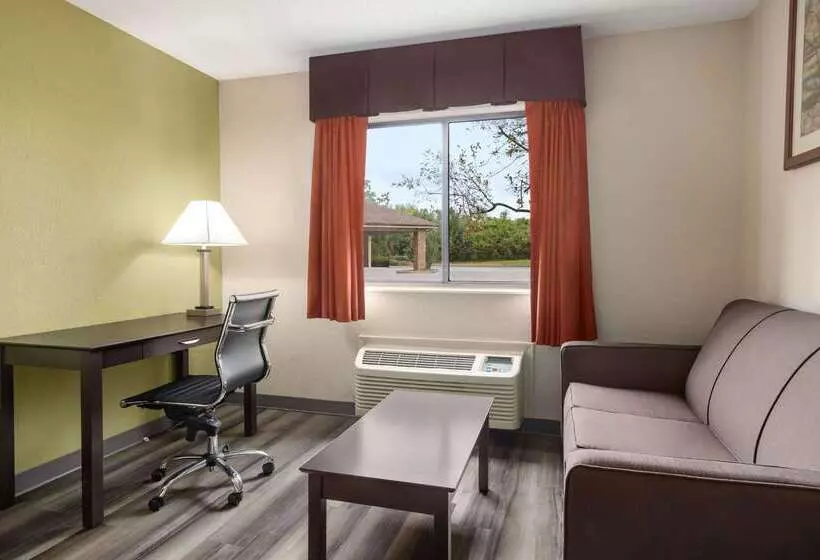 ホテル Baymont By Wyndham Monroe