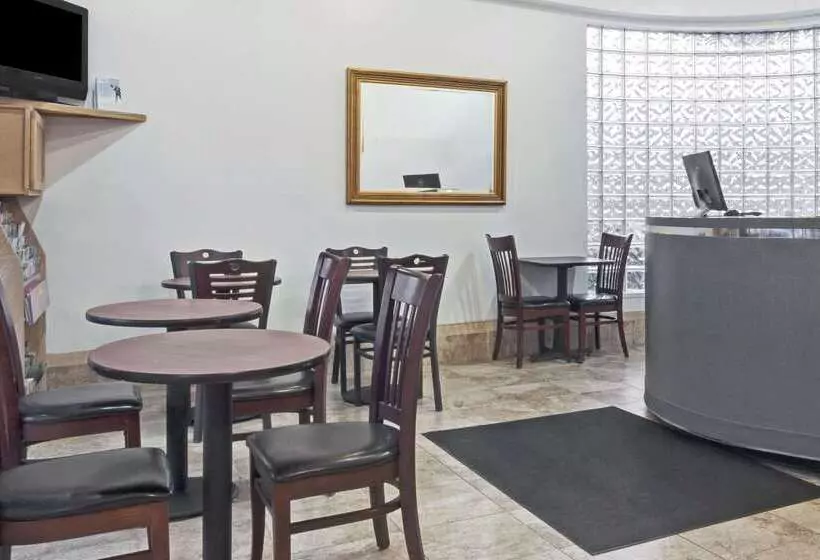 فندق Days Inn By Wyndham Seattle North Of Downtown