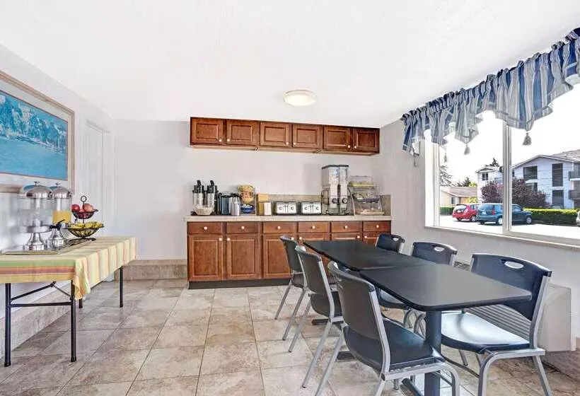 فندق Days Inn By Wyndham Seattle North Of Downtown