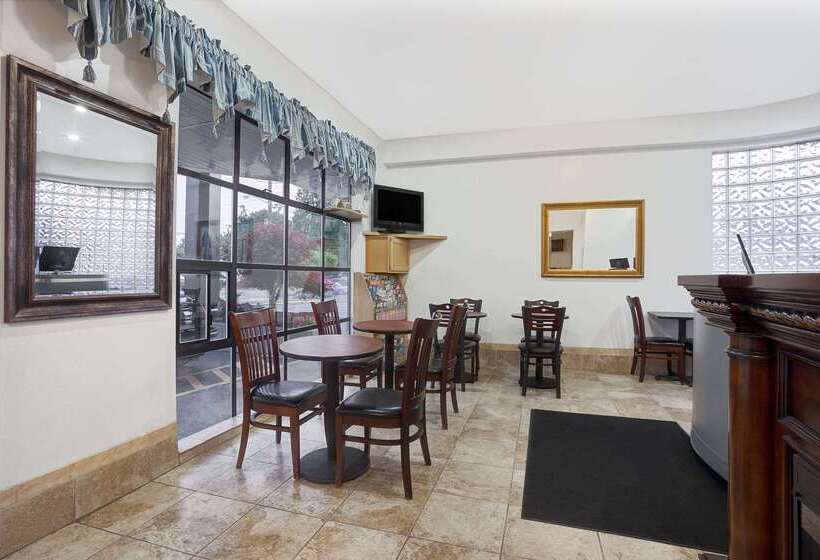 هتل Days Inn By Wyndham Seattle North Of Downtown