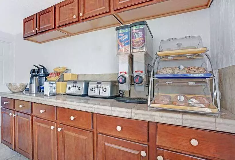 فندق Days Inn By Wyndham Seattle North Of Downtown