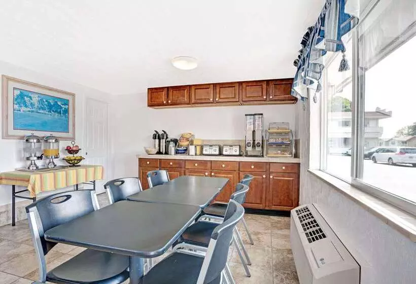 فندق Days Inn By Wyndham Seattle North Of Downtown