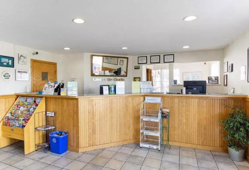 호텔 Econo Lodge Inn & Suites Lake of the Ozarks