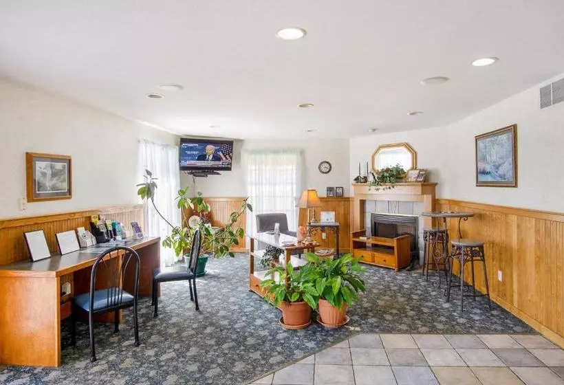 호텔 Econo Lodge Inn & Suites Lake of the Ozarks