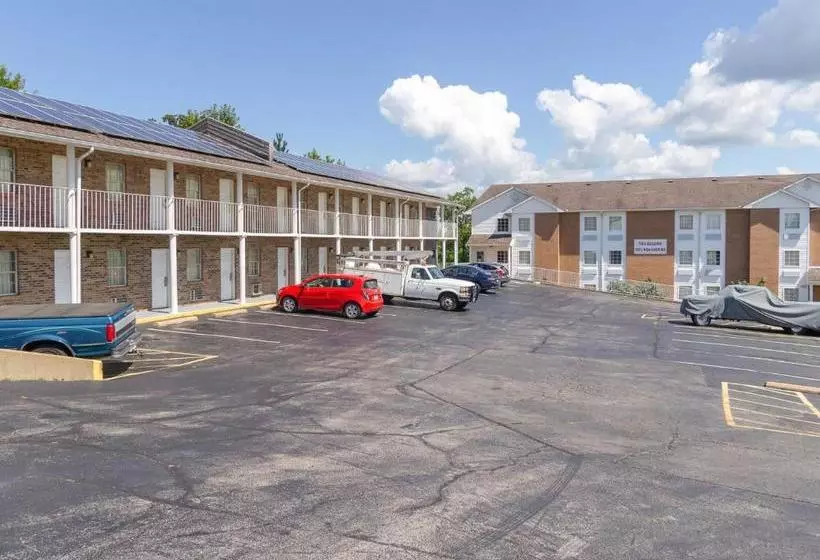 호텔 Econo Lodge Inn & Suites Lake of the Ozarks
