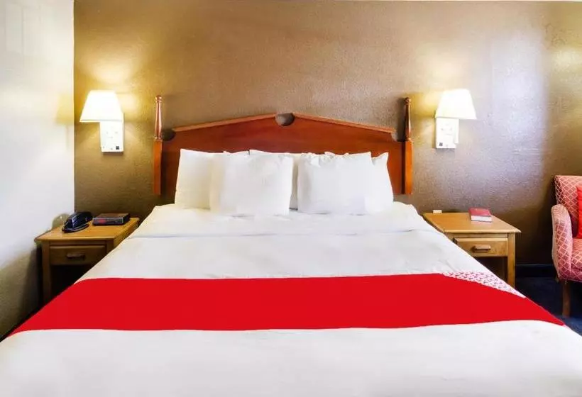 호텔 Econo Lodge Inn & Suites Lake of the Ozarks