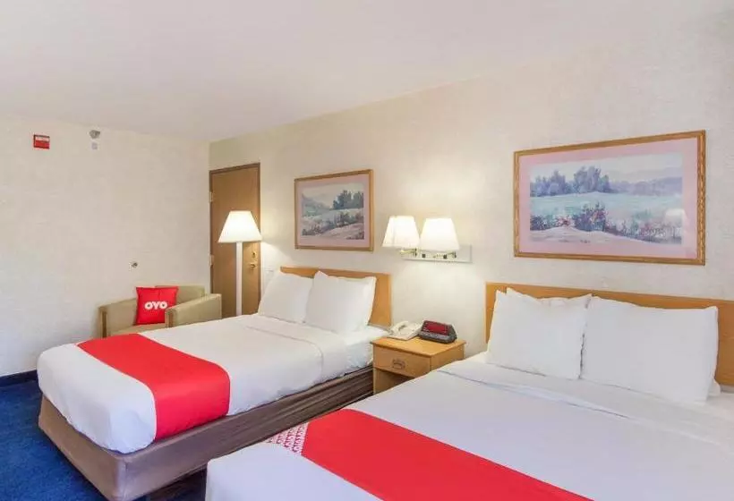 호텔 Econo Lodge Inn & Suites Lake of the Ozarks
