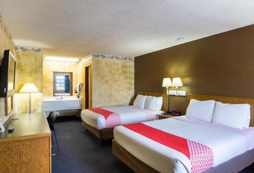 فندق Econo Lodge Inn & Suites Lake of the Ozarks