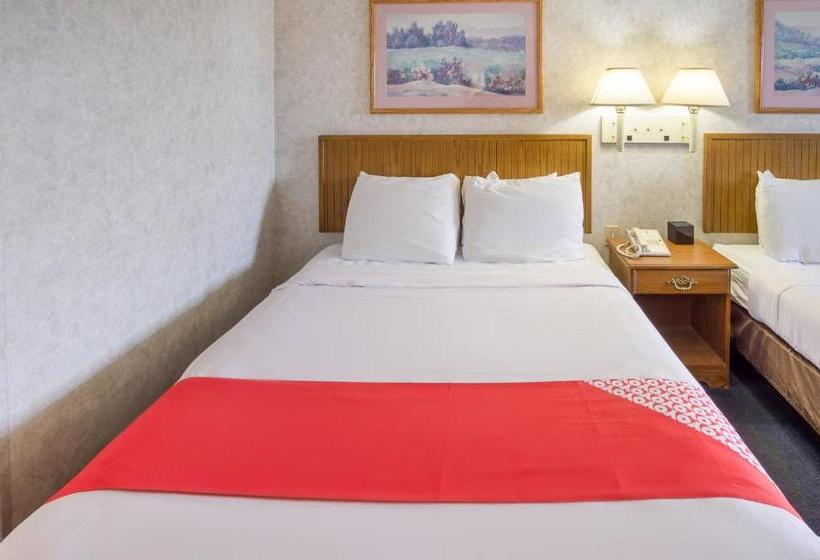 فندق Econo Lodge Inn & Suites Lake of the Ozarks