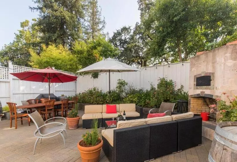 Отель Inn St Helena