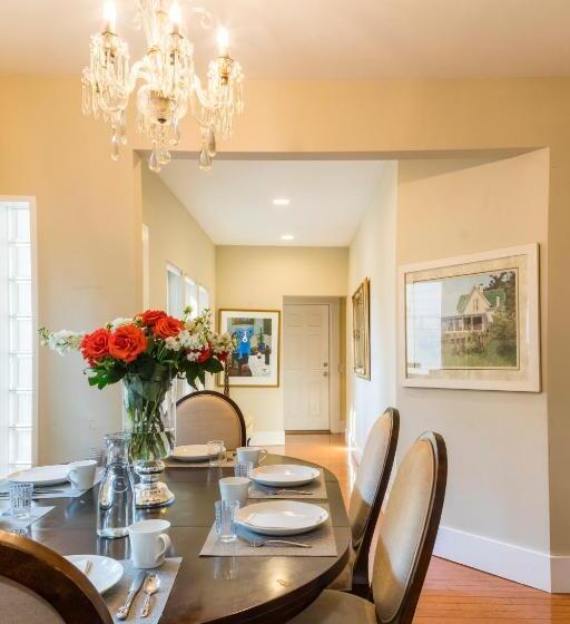 בית מלון כפרי Inn St Helena