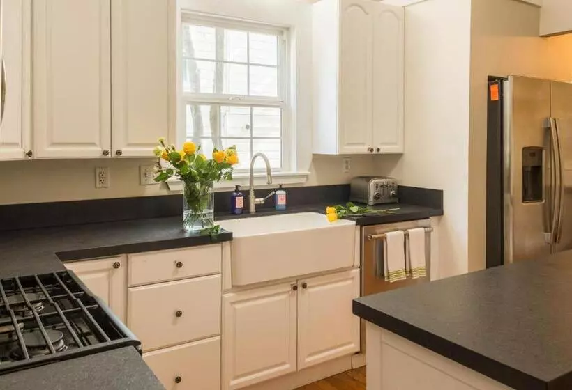 Отель Inn St Helena