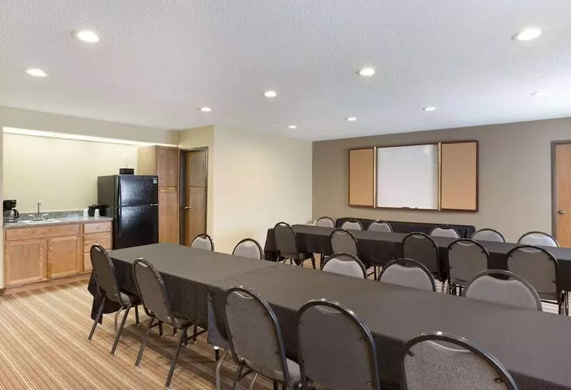 Отель Quality Inn