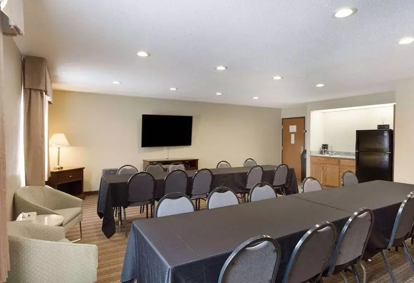 Отель Quality Inn