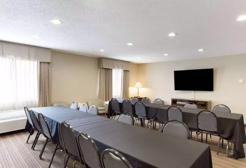 Отель Quality Inn