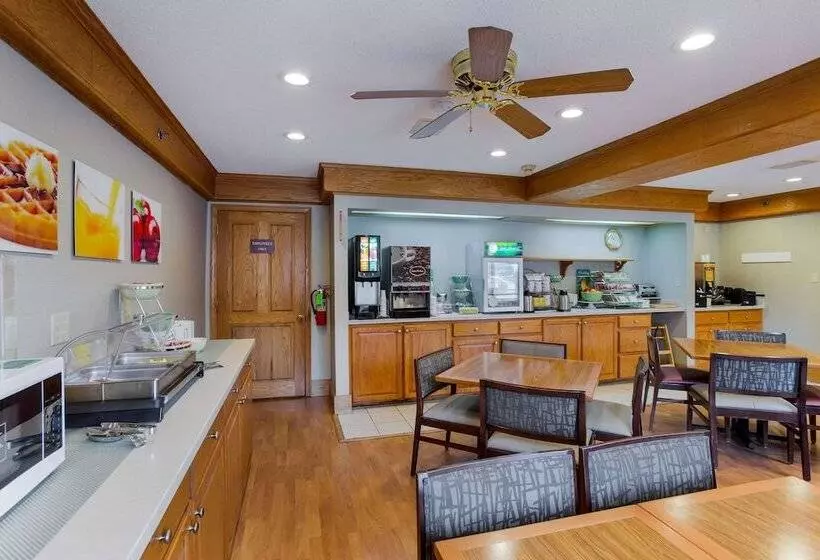 Отель Quality Inn