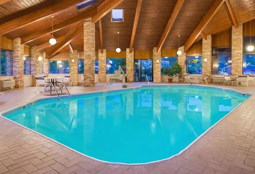 Отель Quality Inn