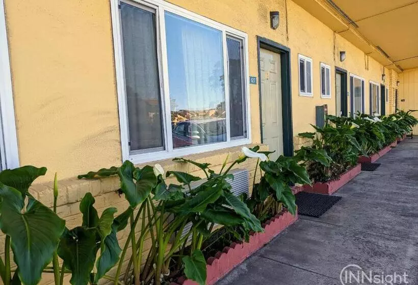 Мотель Deluxe Inn