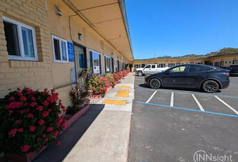 Мотель Deluxe Inn