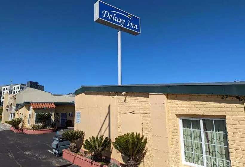 Мотель Deluxe Inn