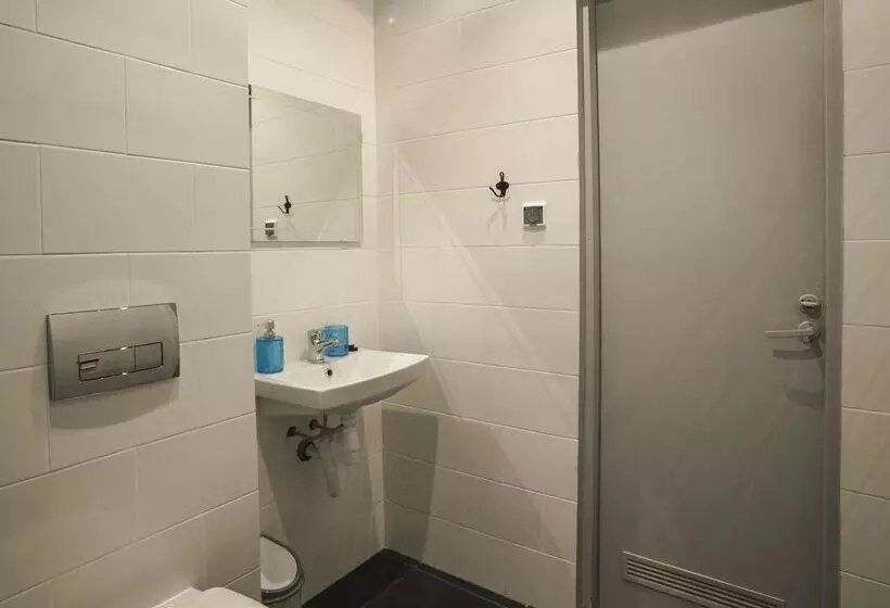 Hostel No Rain No Pain