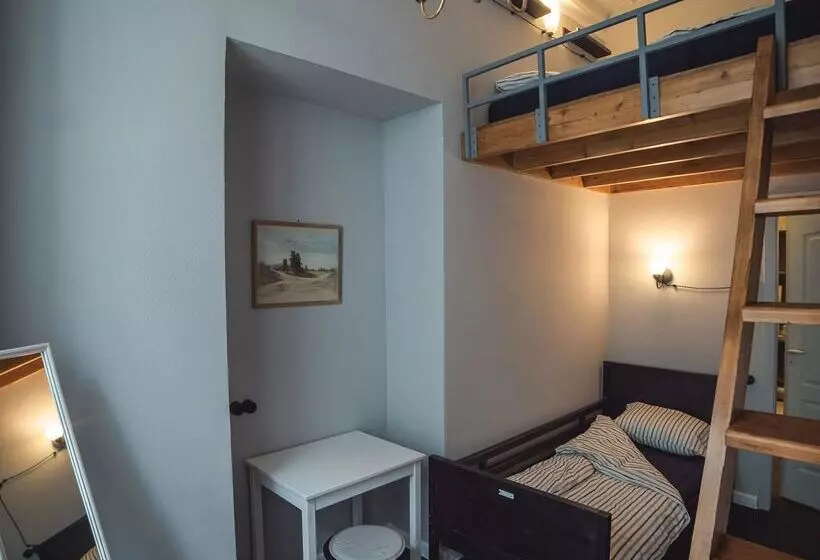 Hostel No Rain No Pain