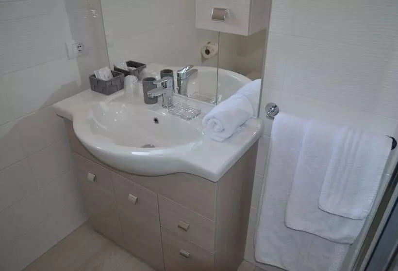 Crystal B&b