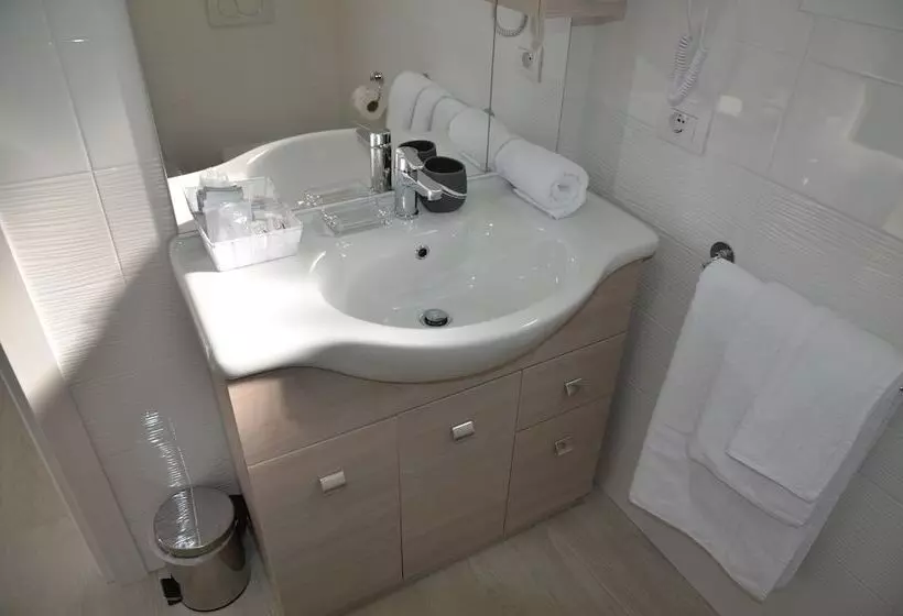 Crystal B&b