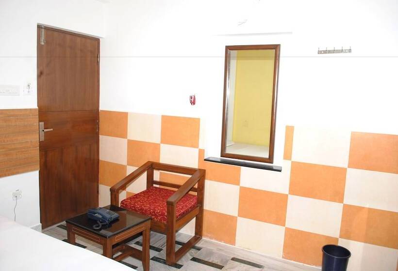 בית מלון כפרי Shriram